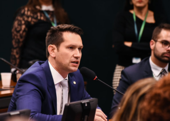 NOVO apresenta PEC para proibir criação e aumento de tributo por MP