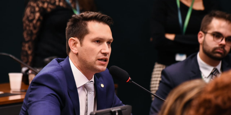 NOVO apresenta PEC para proibir criação e aumento de tributo por MP NOVO apresenta PEC para proibir criação e aumento de tributo por MP