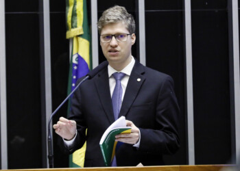 Van Hattem critica governo por “negociar” com invasores