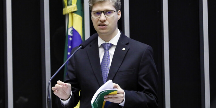 Van Hattem critica governo por “negociar” com invasores Van Hattem critica governo por “negociar” com invasores
