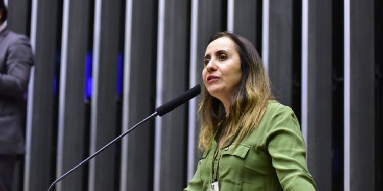 Adriana Ventura lança pacote de projetos para melhorar transparência na saúde pública Adriana Ventura lança pacote de projetos para melhorar transparência na saúde pública