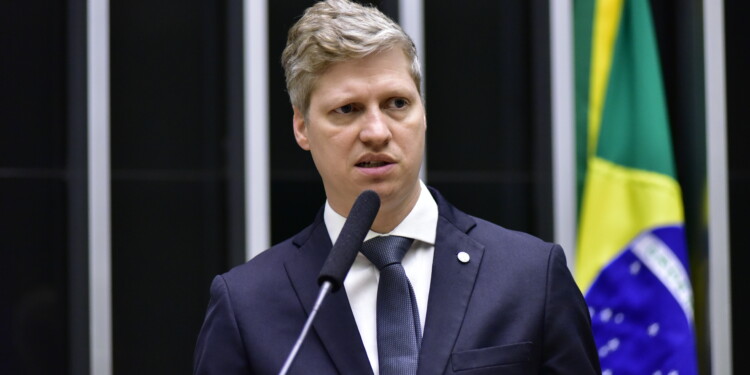 Dois Lados: deputados debatem texto da nova regra fiscal Dois Lados: deputados debatem texto da nova regra fiscal