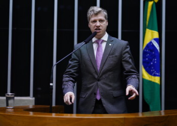 Marcel van Hattem acusa Alexandre de Moraes de perseguição política