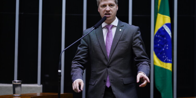 Marcel van Hattem acusa Alexandre de Moraes de perseguição política