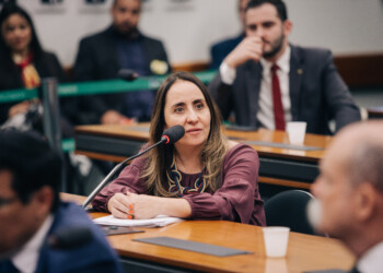 Comissão da Câmara aprova moção de repúdio à visita de Maduro ao Brasil