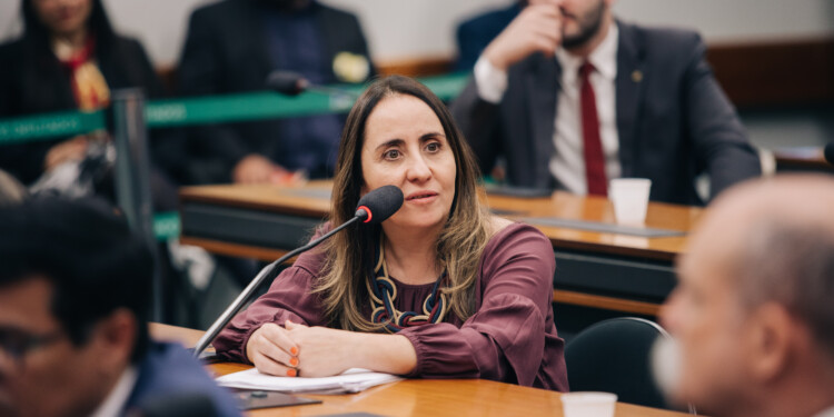 Comissão da Câmara aprova moção de repúdio à visita de Maduro ao Brasil Comissão da Câmara aprova moção de repúdio à visita de Maduro ao Brasil