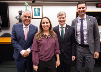 Comissão da Câmara aprova moção de repúdio à visita de Maduro