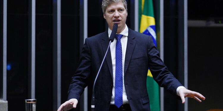 Dois Lados: Deputados debatem convocações da CPMI do 8/1 Dois Lados: Deputados debatem convocações da CPMI do 8/1