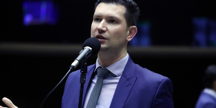 Deputado Gilson Marques cobra Governo Lula sobre a vacina contra a dengue Deputado Gilson Marques cobra Governo Lula sobre a vacina contra a dengue