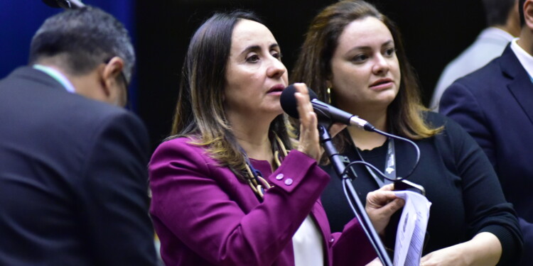 Oposição promete barrar tentativa de retomada do imposto sindical Oposição promete barrar tentativa de retomada do imposto sindical