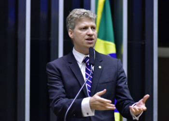 Proposta de Marcel van Hattem quer eliminar privilégios da elite do funcionalismo