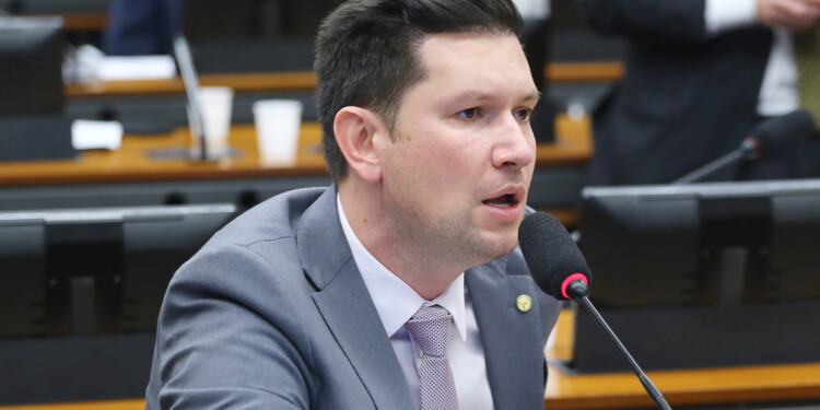 Câmara aprova urgência da minirreforma eleitoral com rejeição de apenas dois partidos Câmara aprova urgência da minirreforma eleitoral com rejeição de apenas dois partidos