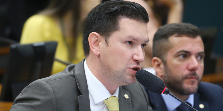 “Orçamento secreto” sob Lula e emendas parlamentares turbinam poder do Congresso “Orçamento secreto” sob Lula e emendas parlamentares turbinam poder do Congresso