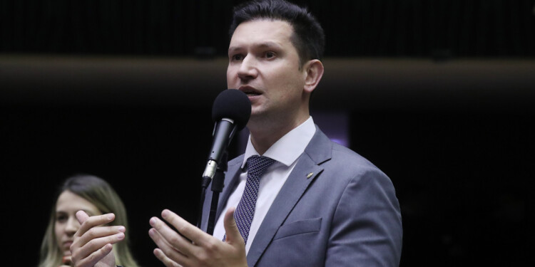 “Orçamento secreto” sob Lula e emendas parlamentares turbinam poder do Congresso “Orçamento secreto” sob Lula e emendas parlamentares turbinam poder do Congresso