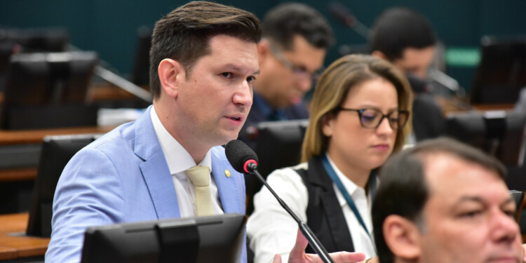 Comissão aprova critério regional para ingresso de candidatos em instituições federais de ensino Comissão aprova critério regional para ingresso de candidatos em instituições federais de ensino