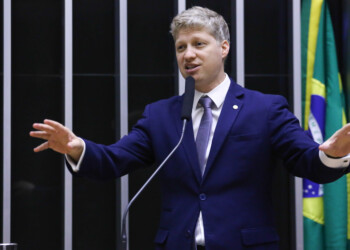 Deputados querem que Congresso analise compra de aviões presidenciais