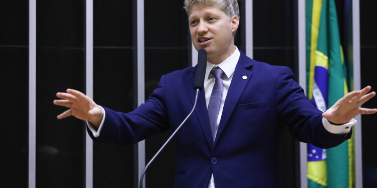 Deputados querem que Congresso analise compra de aviões presidenciais Deputados querem que Congresso analise compra de aviões presidenciais