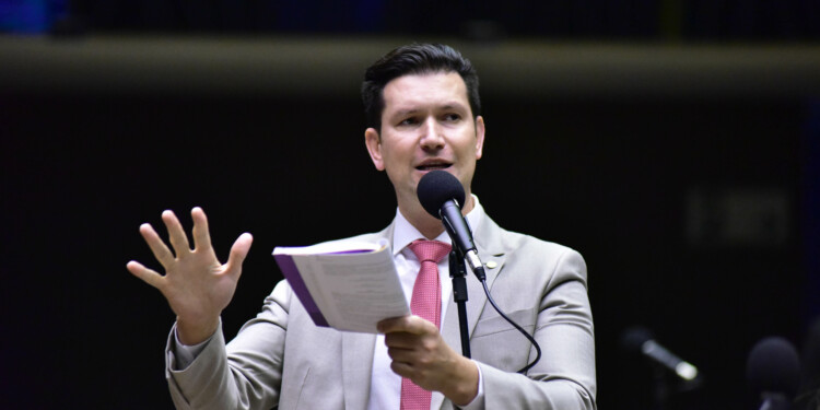 “É um incentivo totalmente equivocado”, diz deputado sobre PEC da Anistia “É um incentivo totalmente equivocado”, diz deputado sobre PEC da Anistia