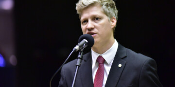 Novo diz que há falta de transparência na agenda de Silvio Almeida Novo diz que há falta de transparência na agenda de Silvio Almeida