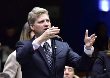 Oposição reage a líder do governo que chamou obstrução de criminosa