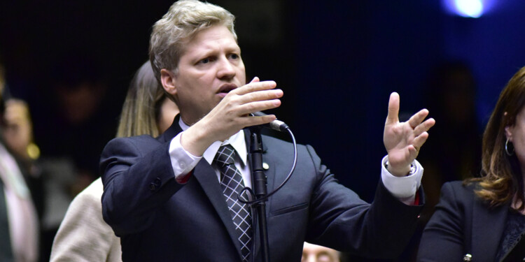 Oposição reage a líder do governo que chamou obstrução de criminosa Oposição reage a líder do governo que chamou obstrução de criminosa