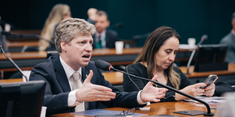 Para bancar Fundo Eleitoral de R$ 6 bilhões, deputados podem reduzir verba de ministérios Para bancar Fundo Eleitoral de R$ 6 bilhões, deputados podem reduzir verba de ministérios