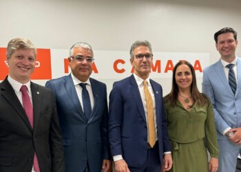 Zema irá a Brasília nesta quarta para receber medalha na Câmara dos Deputados