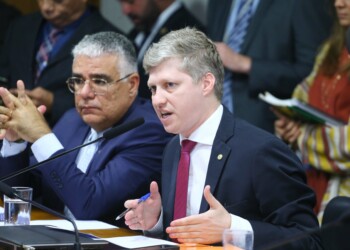 “Cinco anos de inquérito ilegal e inconstitucional”, dizem parlamentares sobre inquérito das fake news