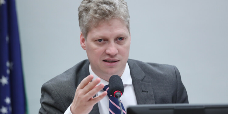 Câmara amplia atuação de comissão externa que trata das enchentes no RS Câmara amplia atuação de comissão externa que trata das enchentes no RS