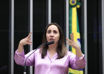 Deputada pede respeito no debate dentro das universidades