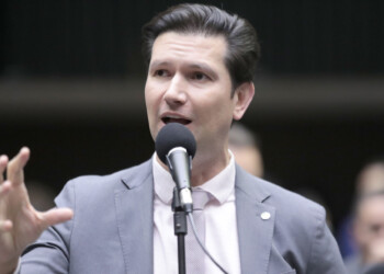 Gilson Marques protocola PL que dispensa exigências estatais em estado de emergência ou calamidade