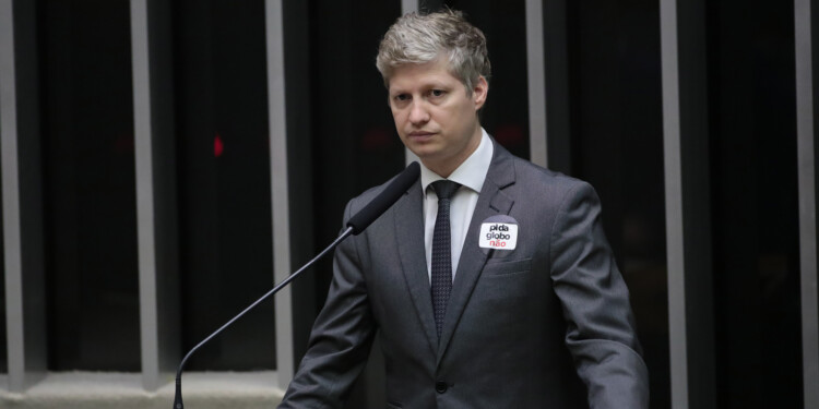 Marcel van Hattem alerta sobre votação de projeto que pode taxar redes sociais Marcel van Hattem alerta sobre votação de projeto que pode taxar redes sociais