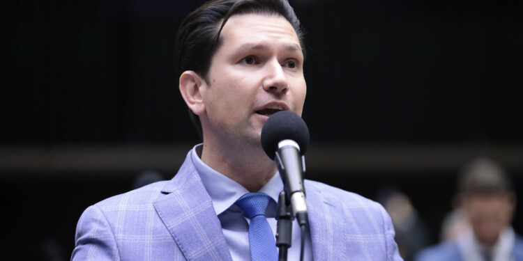 Projeto destina multa por improbidade administrativa para usuário de serviço público Projeto destina multa por improbidade administrativa para usuário de serviço público