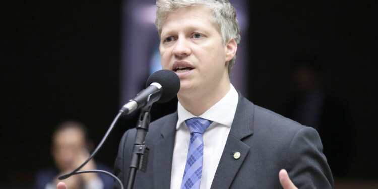 Van Hattem apresenta 5 projetos de lei em prol do RS Van Hattem apresenta 5 projetos de lei em prol do RS