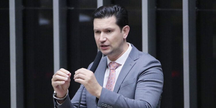 Oposição impõe 3 derrotas ao Governo Lula no Congresso Oposição impõe 3 derrotas ao Governo Lula no Congresso