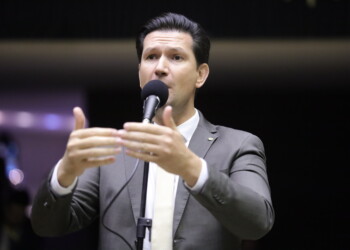 Com autoria de Julia Zanatta e relatoria de Gilson Marques, CCJ aprova projeto que permite audiências de custódia por videoconferência