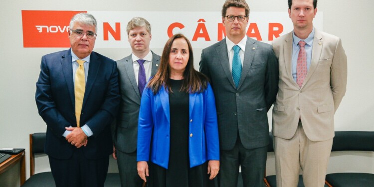 Partido NOVO propõe PEC para barrar aumento ou criação de impostos Partido NOVO propõe PEC para barrar aumento ou criação de impostos