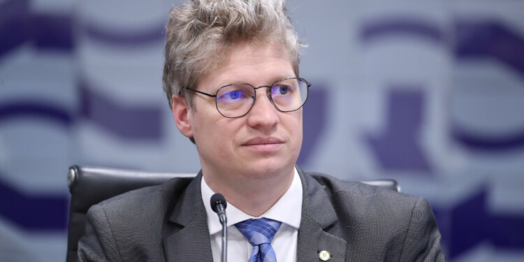 Van Hattem quer instalação de CPI do abuso de autoridade do STF Van Hattem quer instalação de CPI do abuso de autoridade do STF