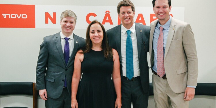 Bancada do NOVO quer convocar Mauro Vieira sobre Venezuela e Oriente Médio Bancada do NOVO quer convocar Mauro Vieira sobre Venezuela e Oriente Médio