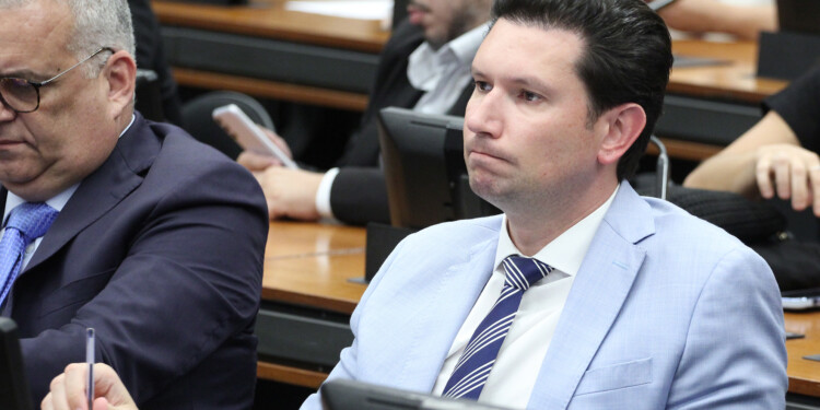 Comissão da Câmara aprova projeto que proíbe cancelamento de planos de saúde em emergências Comissão da Câmara aprova projeto que proíbe cancelamento de planos de saúde em emergências