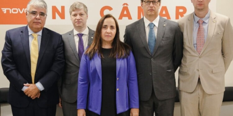 Partido Novo entra com ação contra novo benefício da AGU Partido Novo entra com ação contra novo benefício da AGU