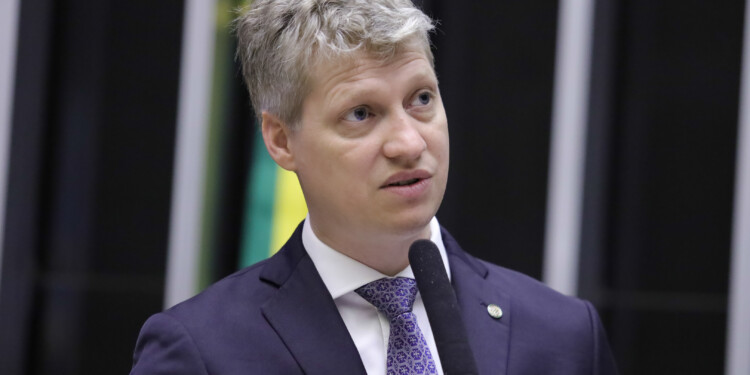 Van Hattem: Congresso não pode se intimidar às ofensivas do STF Van Hattem: Congresso não pode se intimidar às ofensivas do STF