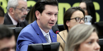 Câmara rejeita incluir taxação de grandes fortunas na reforma tributária Câmara rejeita incluir taxação de grandes fortunas na reforma tributária