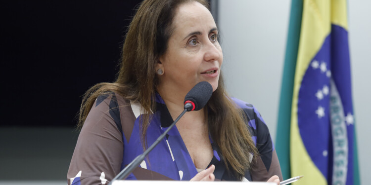 Comissão aprova prioridade em teleconsultas para paciente com câncer em caso de atraso na consulta presencial Comissão aprova prioridade em teleconsultas para paciente com câncer em caso de atraso na consulta presencial