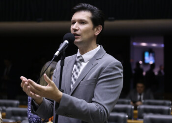 Gilson Marques quer prioridade para brasileiros em benefícios sociais