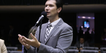 Gilson Marques quer prioridade para brasileiros em benefícios sociais Gilson Marques quer prioridade para brasileiros em benefícios sociais