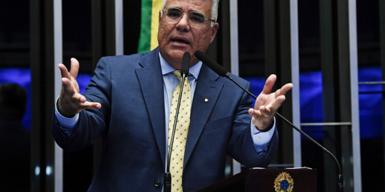 Girão critica falta de independência da PGR em denúncia antecipada Girão critica falta de independência da PGR em denúncia antecipada