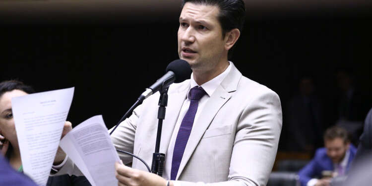 Pix como moeda obrigatória: deputado propõe emendas para proteger empreendedor