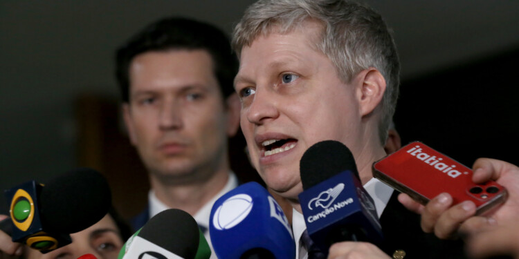 Van Hattem diz que os 31 votos que recebeu na Câmara foram “contra o sistema”