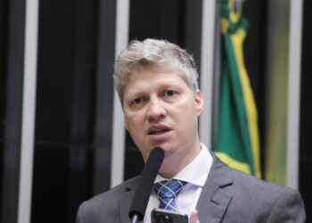 Van Hattem no Entrelinhas: Deputado disputa presidência da Câmara contra Centrão-PT